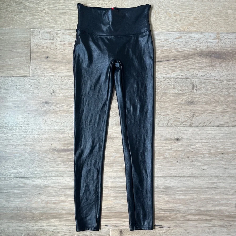SPANX Black Leggings Faux Leather Size Medium Slimming Moto City Biker *U9
